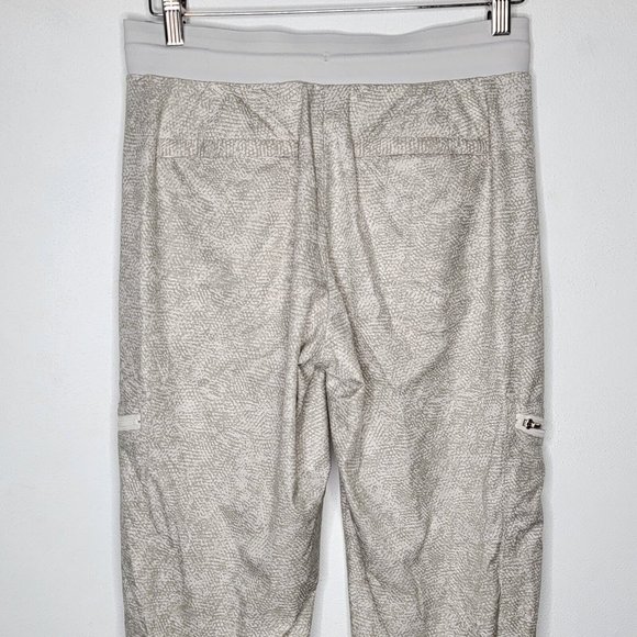 Athleta Venture Printed Pant Size 4 Cream / Gray Zipper Pockets Jogger - Picture 4 of 6